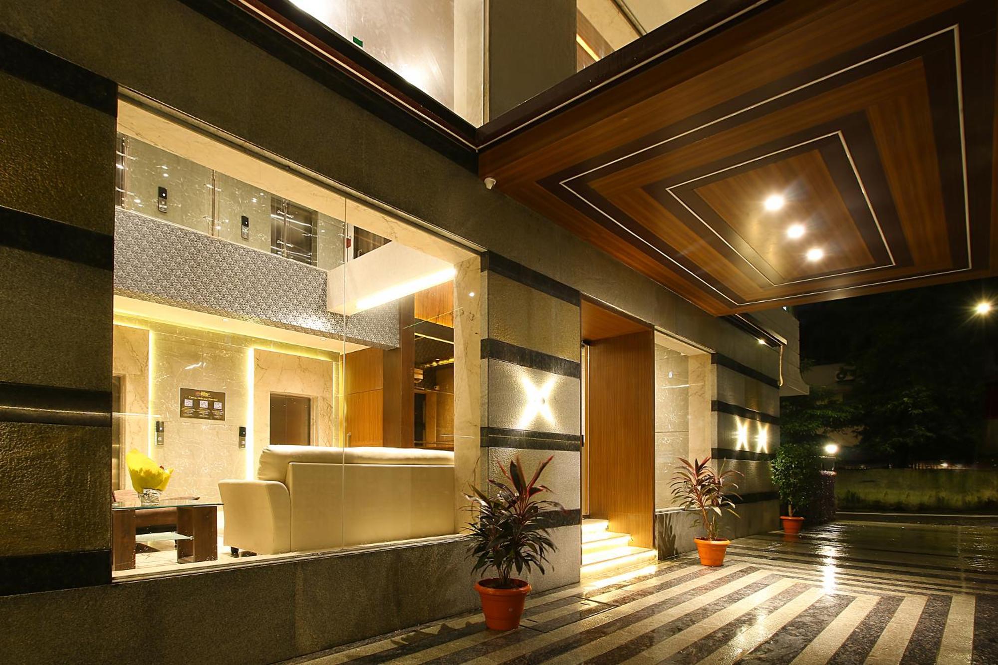 Mumbai House Luxury Apartments, Santacruz East — Photos 1